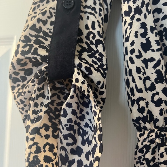 Charming Charlie leopard print dress with 3/4 length sleeve. Size:M - Picture 6 of 6